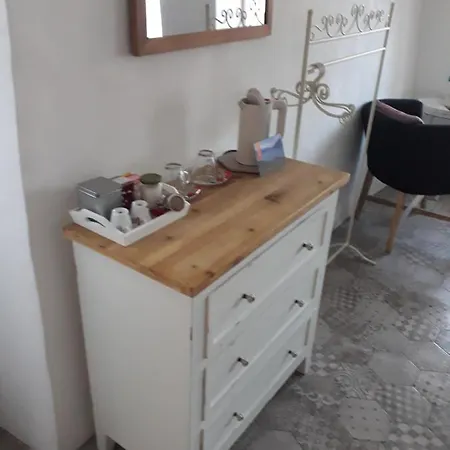 Aux Trois Soleils לינה וארוחת בוקר