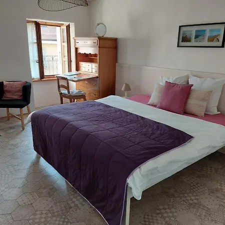 Aux Trois Soleils Couette-café 3*