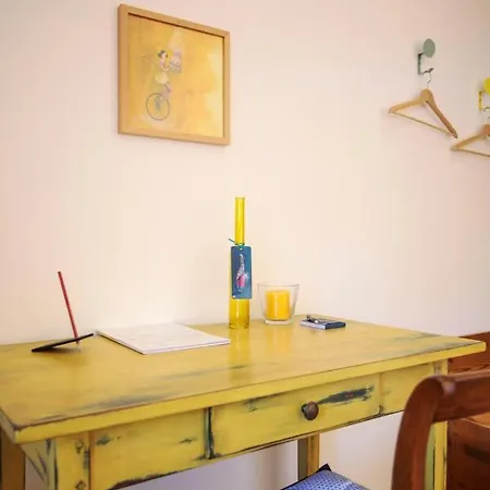 לינה וארוחת בוקר Aux Trois Soleils 3*