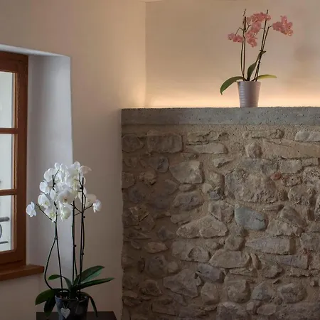 Aux Trois Soleils Bed & Breakfast