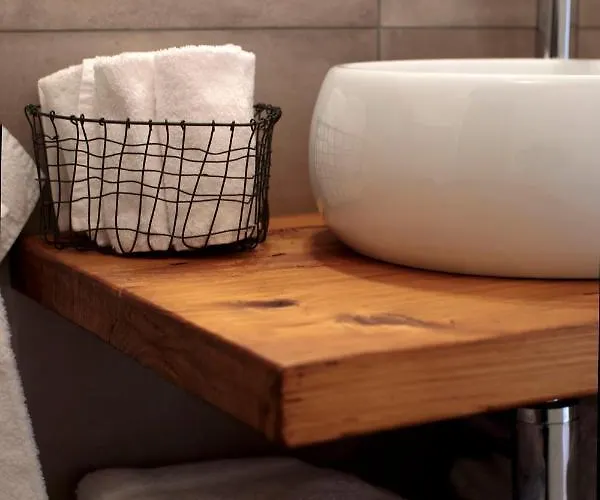 Aux Trois Soleils Nocleg ze śniadaniem 3*