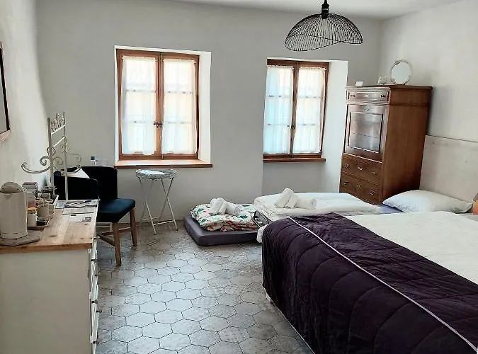 Aux Trois Soleils B&B 쉐브레스